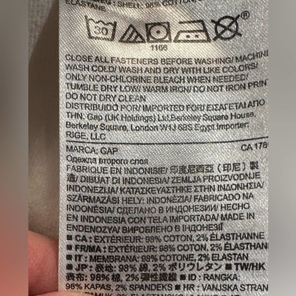 Gap Maternity Jeans in White in a ladies Size 29R. - Picture 5 of 7